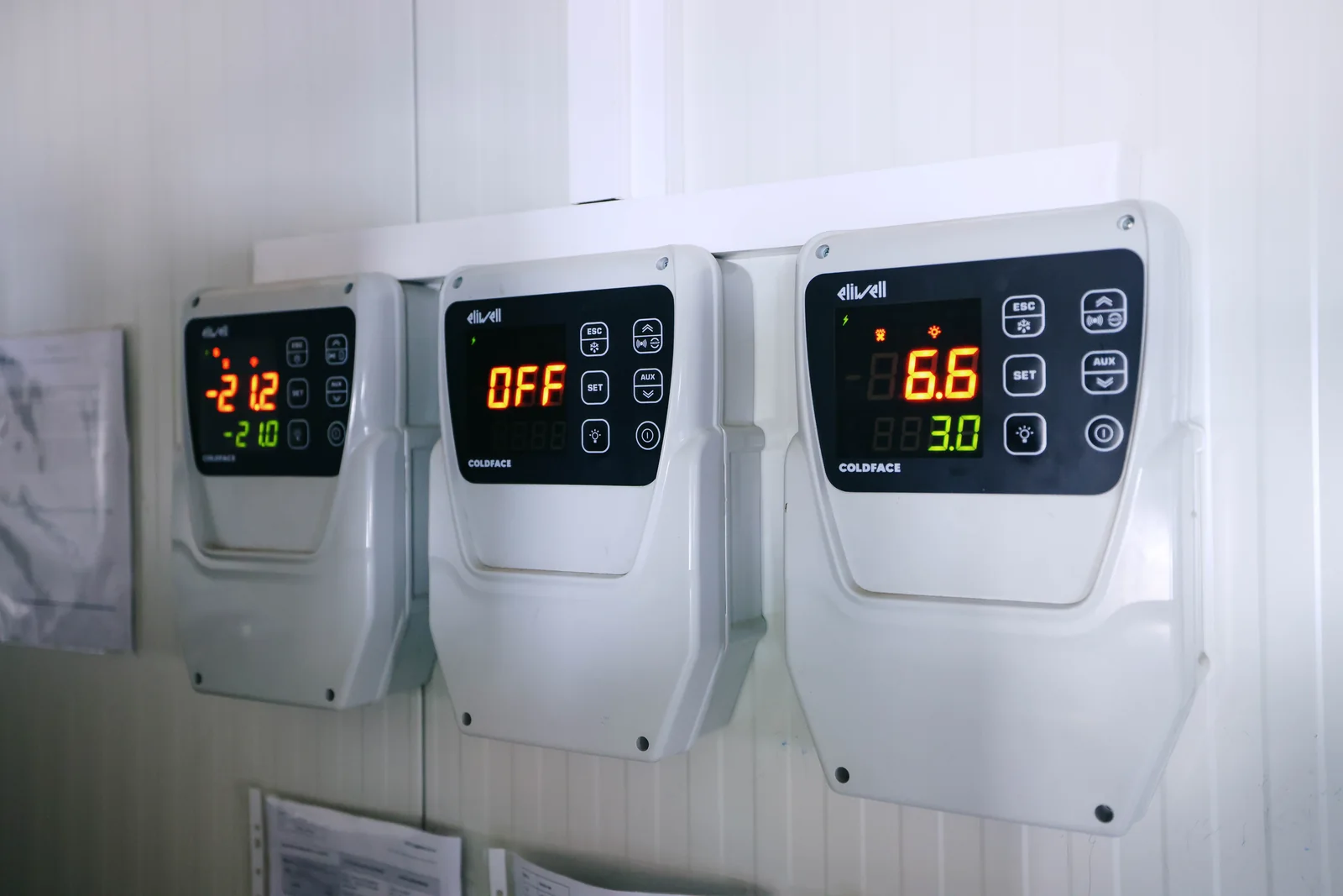 Cold room temperature controllers with digital displays